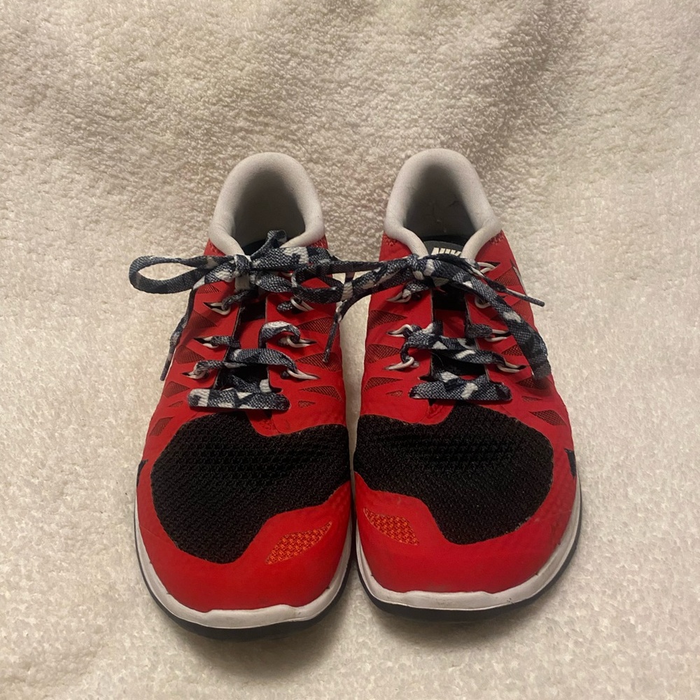 Slightly used read Nike size 8